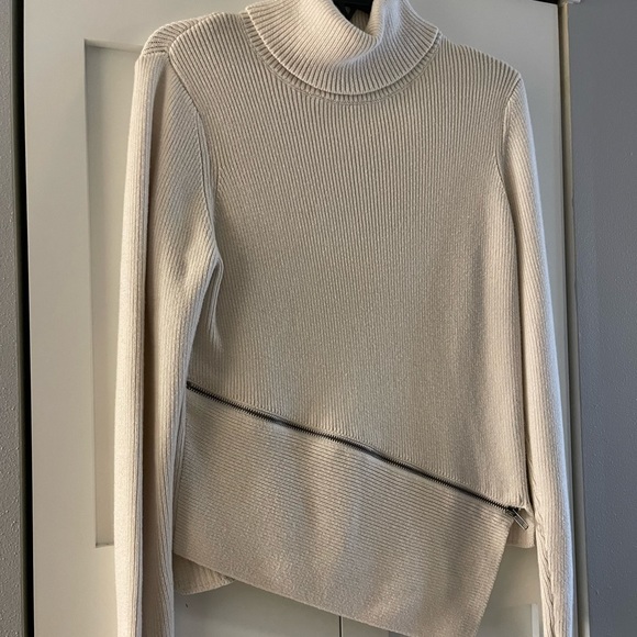 Banana Republic turtle neck with asymetrical bottom w/zipper, cotton blend - Picture 2 of 2